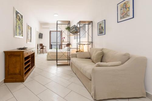 a living room with a couch and a table at Locanda del buongustaio in Cagliari