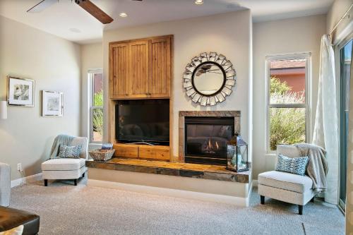 a living room with a fireplace and a mirror at Lava Falls #9 townhouse in Santa Clara