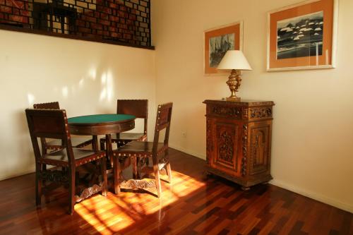 a living room with a wooden table and chairs at Pousada de Valença in Valença