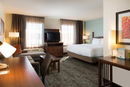 Ένα ή περισσότερα κρεβάτια σε δωμάτιο στο Staybridge Suites Chandler by IHG