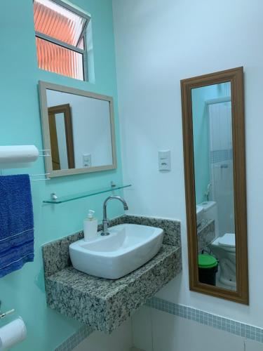 a bathroom with a sink and a mirror at Casa D'Jhú in Vera Cruz de Itaparica