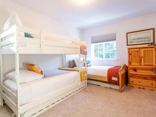 a bedroom with two bunk beds and a window at Yverin Muse Cabin in Glacier