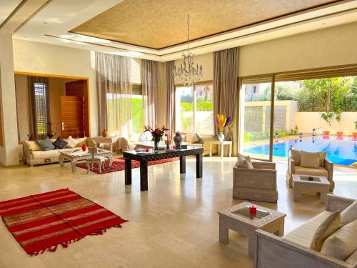 Bazén v ubytování Riad villa saphir & SPA nebo v jeho okolí