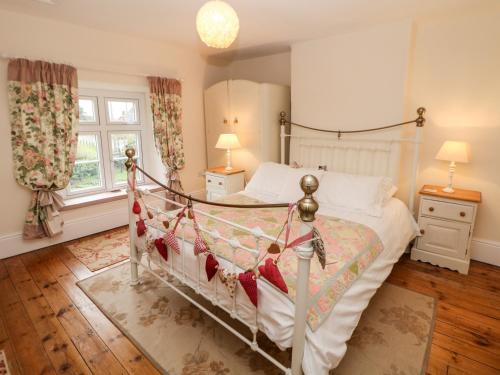 Кровать или кровати в номере Quarry House