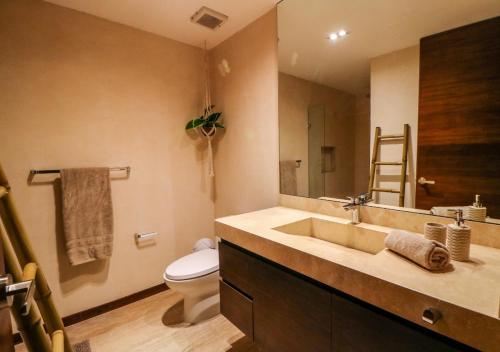 Koupelna v ubytování Departamento 2 recamaras con alberca privada a 10 minutos de la playa