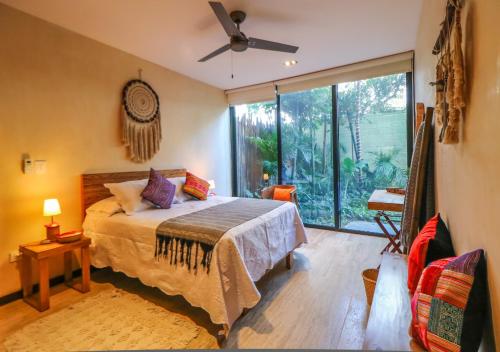 Postel nebo postele na pokoji v ubytování Departamento 2 recamaras con alberca privada a 10 minutos de la playa