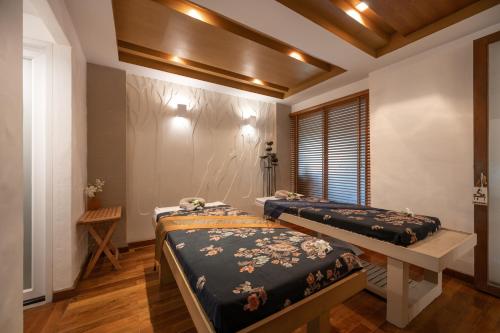 Postel nebo postele na pokoji v ubytování Metadee Concept Hotel