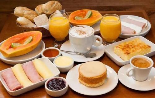 Opțiuni de mic dejun disponibile oaspeților de la Pousada Litorânea