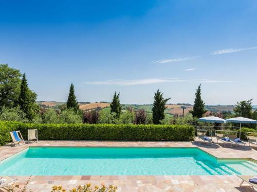 a swimming pool in a villa with a view at Belvilla by OYO Villa Azzurra in Mondavio