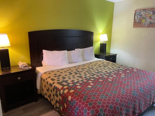 a hotel room with a bed and two lamps at Econo Lodge Inn & Suites Sweetwater I-20 in Sweetwater