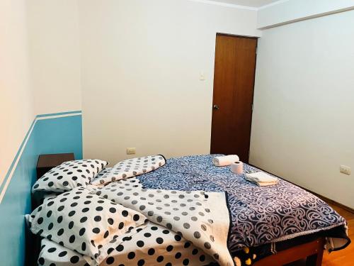 a bedroom with a bed with polka dot pillows at Montañero Hostel in Huaraz