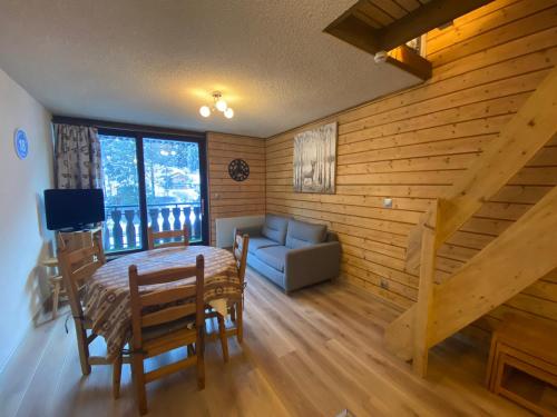 Appartement lumineux proche du Linga, WiFi et parking, balcon Sud/Est