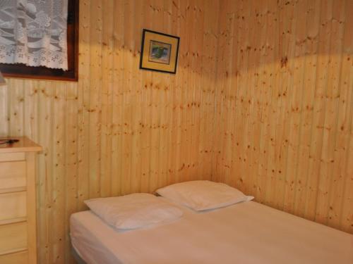 Posteľ alebo postele v izbe v ubytovaní Charmant appart à 600m du centre, balcon S/O, parking, animaux acceptés ! - FR-1-693-27