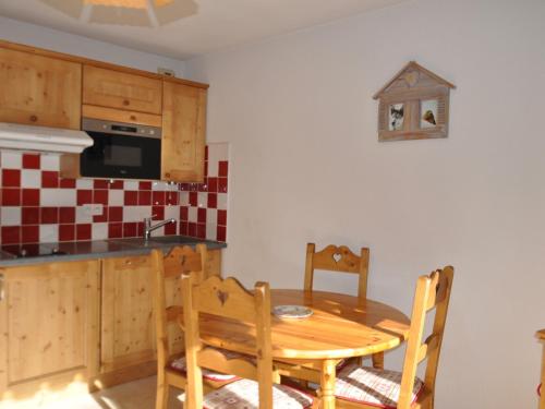 Appartement cosy proche des pistes avec balcon et parking