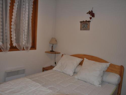 Posteľ alebo postele v izbe v ubytovaní Appartement cosy à 200m des pistes du Linga, balcon sud, parking inclus ! - FR-1-693-47