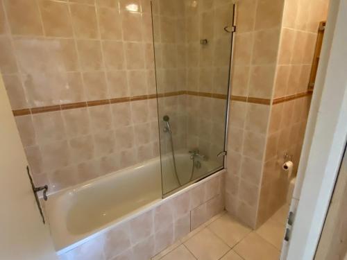 Appartement lumineux avec balcon en centre-ville, proche télécabine
