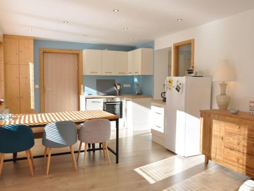 Appartement lumineux avec terrasse, 2 chambres, parking et cave - La Chapelle-d'Abondance - FR-1-692-3