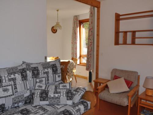 Charmant 2 pièces avec balcon et parking, proche centre et remontées mécaniques !