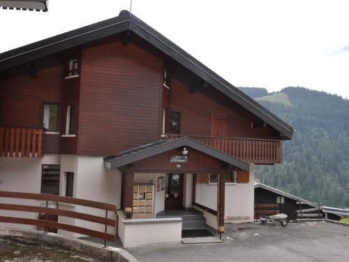 Appartement charmant près des pistes avec balcon et parking