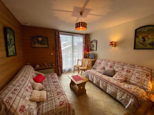 Posteľ alebo postele v izbe v ubytovaní Studio cosy avec Multi Pass, à 100m des remontées Linga, garage et WiFi inclus, idéal ski et été - FR-1-693-82