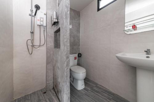 a bathroom with a shower and a toilet and a sink at Ibiza Bungalows in Haad Yao