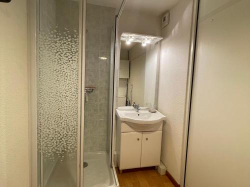 a bathroom with a sink and a shower at Appartement La Chapelle-d'Abondance, 2 pièces, 5 personnes - FR-1-692-35 in La Chapelle-dʼAbondance