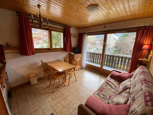 Studio 28m² près des pistes avec balcon, casier à skis et parking. - FR-1-692-54