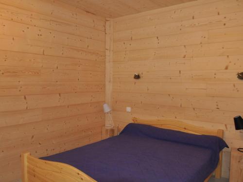 Postel nebo postele na pokoji v ubytování Charmant appartement avec terrasse, parking couvert et WIFI - FR-1-692-56