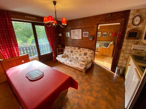 Appartement familial au pied des pistes avec balcon, parking et acceptant les animaux - FR-1-692-58