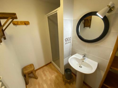 Kúpeľňa v ubytovaní Appartement Spacieux de 3 Pièces avec Grande Terrasse et Accès Direct aux Pistes à La Chapelle-d'Abondance - FR-1-692-53