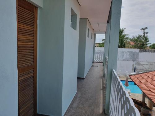 a hallway leading to the balcony of a house at Royal-inn SPA & Pousada in Itanhaém