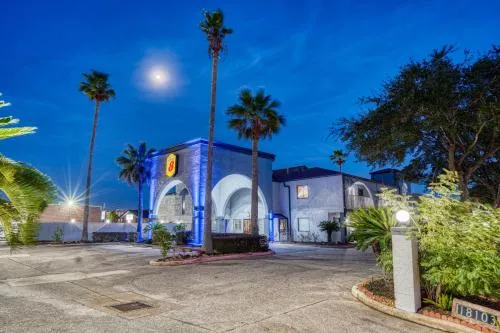 Super 8 by Wyndham Houston Webster NASA in Pasadena