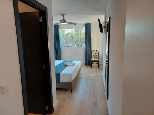 a bedroom with a bed and a window at Hostal GARDEN ROUS in Paiporta