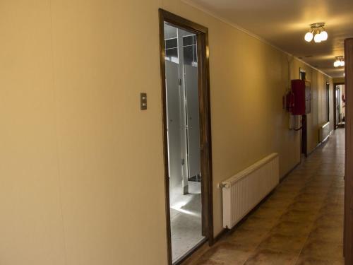 a hallway with a mirror on the wall at Hostel Entre Vientos in Punta Arenas