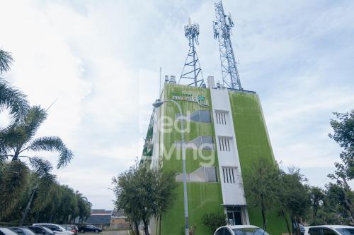 RedLiving Apartemen Emerald Hill - SR Rooms Tower Green, Karawang ...
