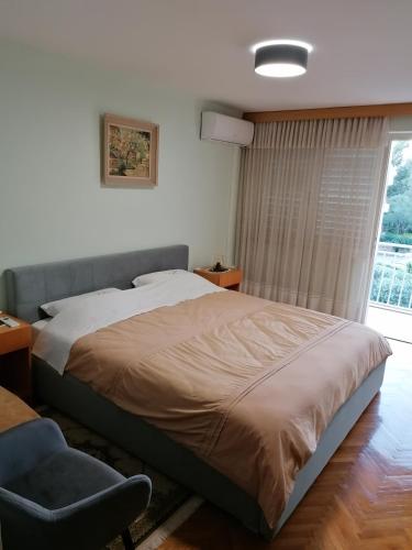 Guesthouse Butković tesisinde bir odada yatak veya yataklar