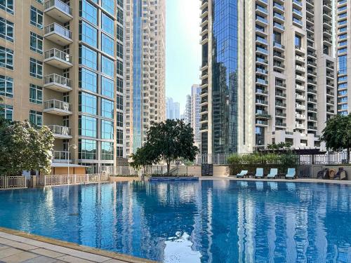 Бассейн в AUBERGE Luxury 2BR Full Burj Khalifa and Fountain View или поблизости