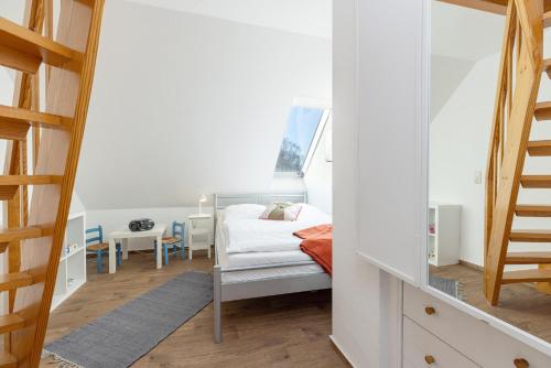a small bedroom with a bed and a window at Ferienwohnung Die 25 in Timmendorfer Strand