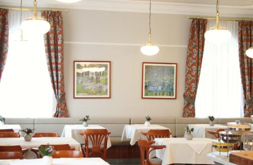Un restaurante o sitio para comer en Drei Kronen Hotel Wien City