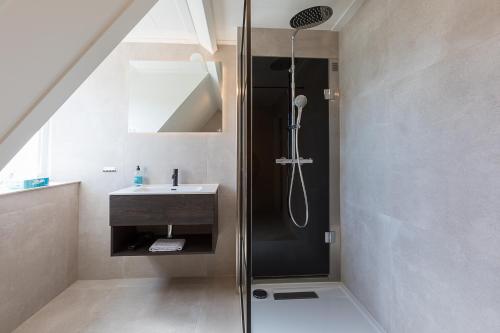 Een badkamer bij Hello Zeeland - Appartement Brouwerijweg 43-1
