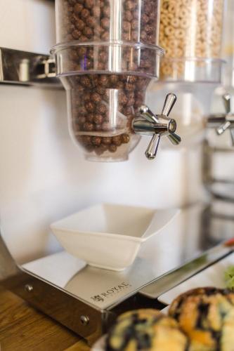 a food processor with a container of coffee beans at Villa Monica Apartamenty in Szczyrk