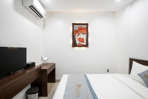 a bedroom with a bed and a flat screen tv at AUI Hotel 38 Máy Tơ in Ðoan Xá