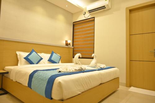 a bedroom with a bed with two swans on it at Hotel 7-B in Chhatarpur