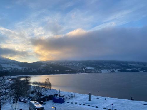 a view of a lake with snow on the ground at Park Hotel Vossevangen in Vossevangen