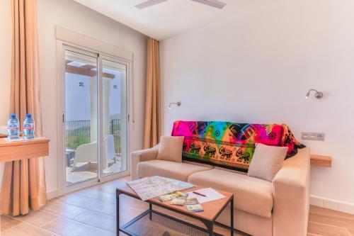 a living room with a couch and a table at Casa Bédar in Bédar