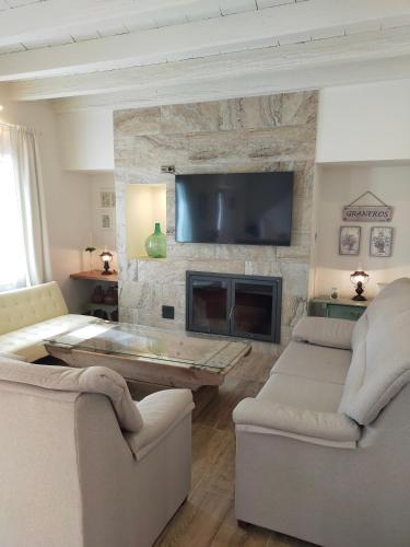 LA CASA DE LA HUERTA Stylish family cottage in Malaga countryside
