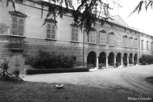 a black and white photo of a large building at B&B Borgo Tre Case in Cavriana