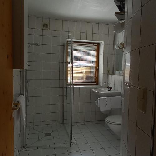 Kamar mandi di Ferienwohnung Götzner Auszeit