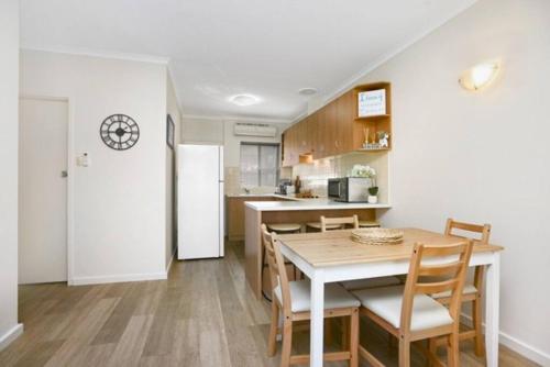 a kitchen and dining room with a table and chairs at Victor Seaside Villa in Victor Harbor