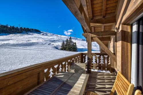 Zdjęcie z galerii obiektu Luxurious Ski-in Ski-out Duplex on Ski Slope w Courchevel